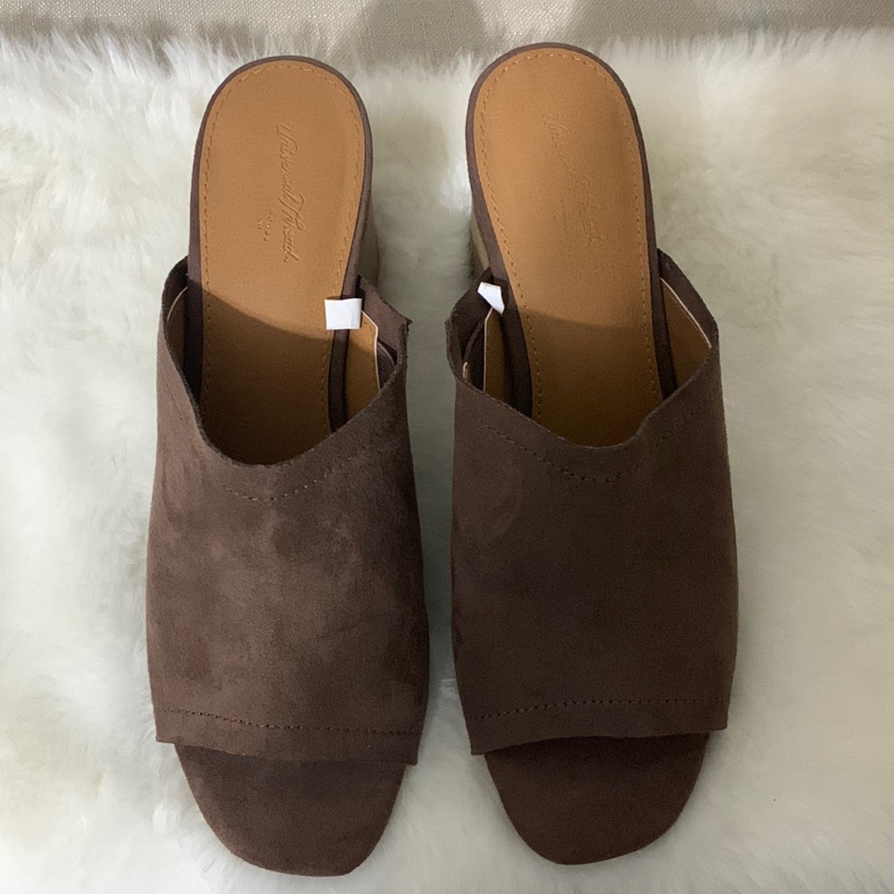 Brown Mules Universal Thread